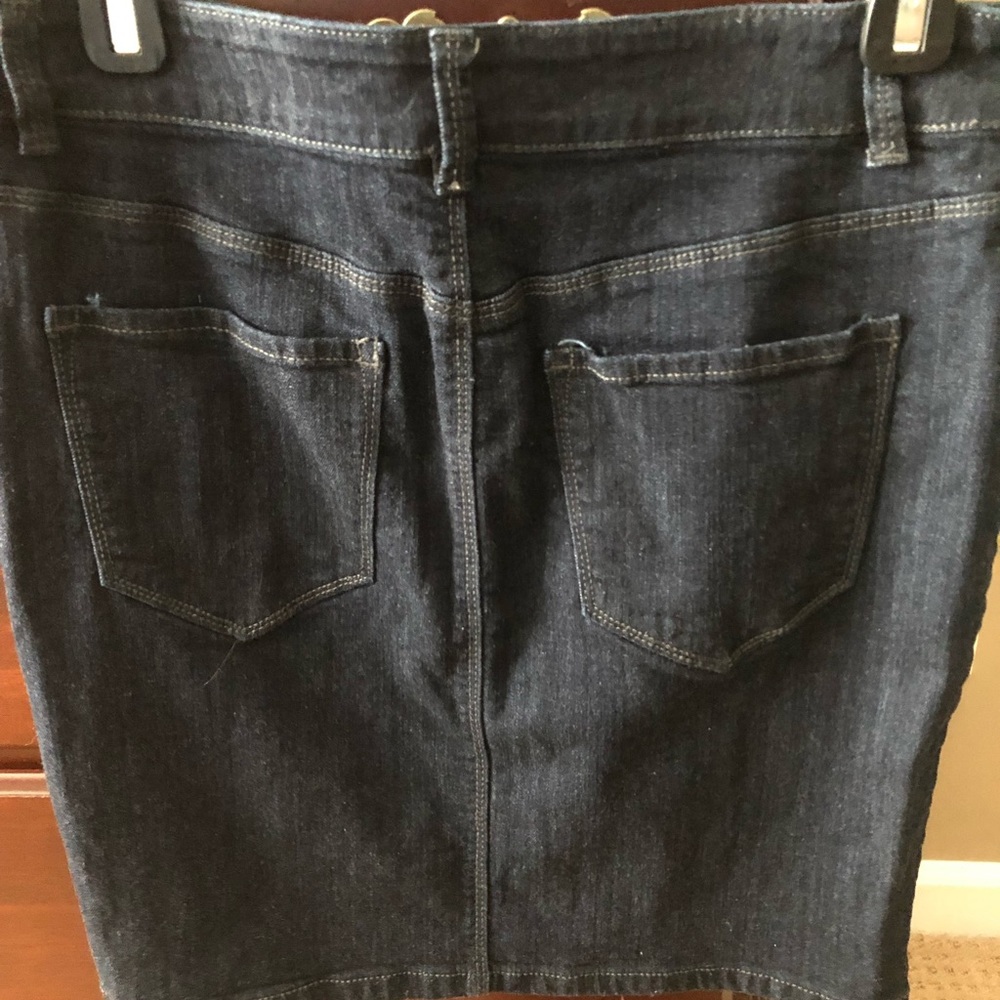 Ann Taylor Denim Mini - Picture 2 of 3